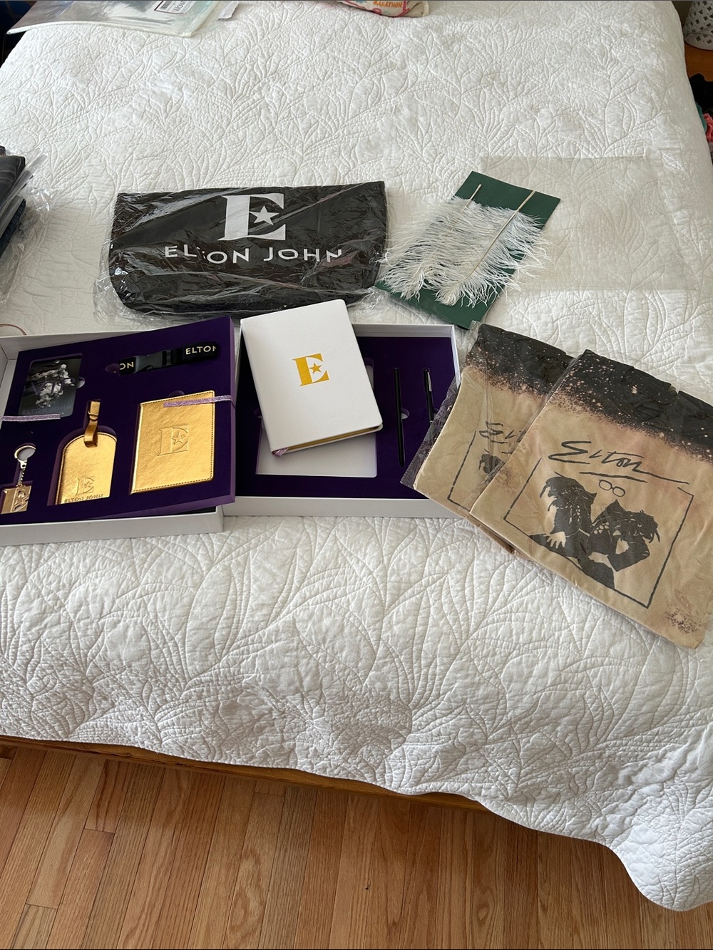 Elton John Collector Gift Set - Gold Accents Includes Tote 2 Lg T-Shirts ETC